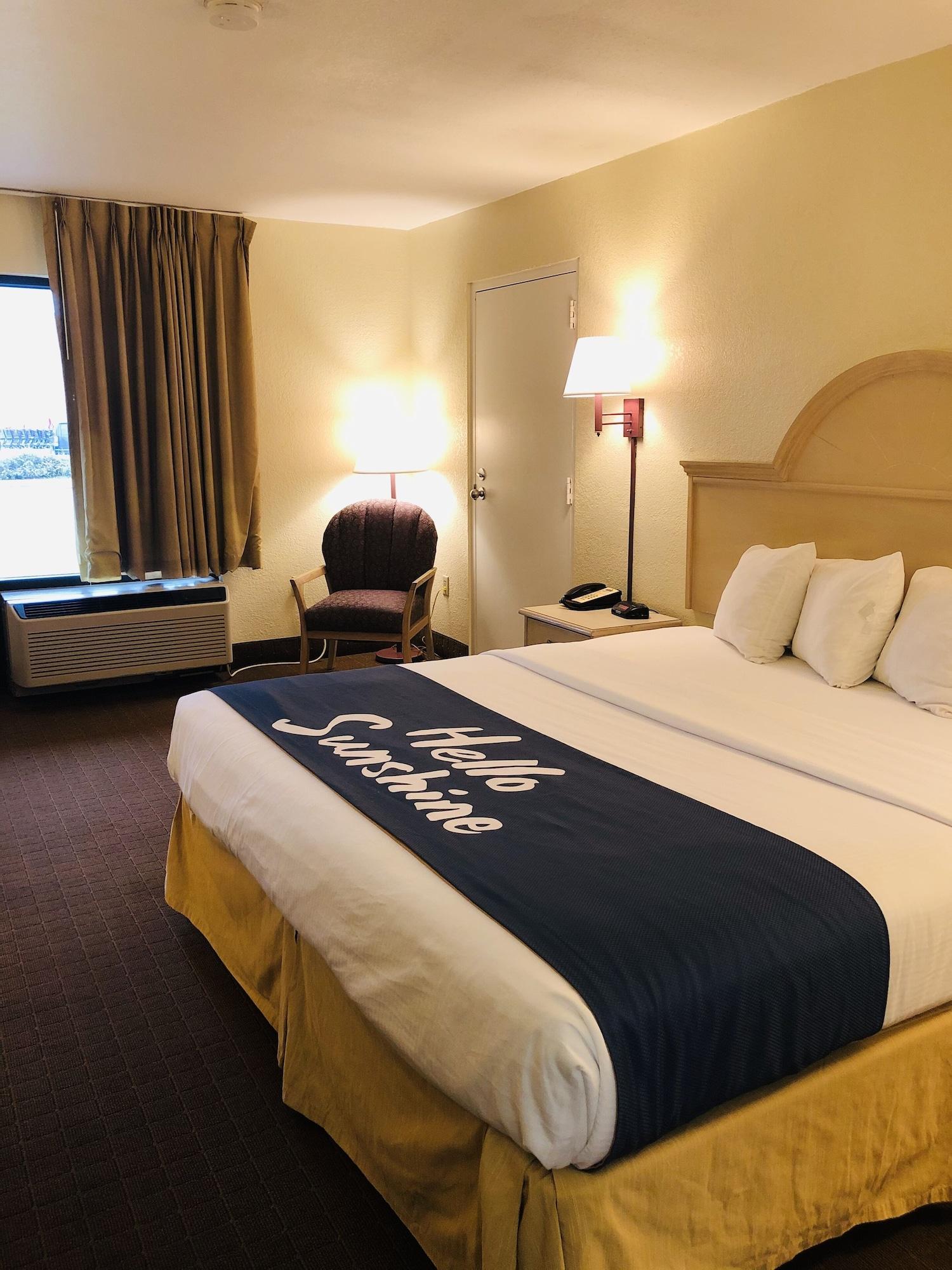 Days Inn & Suites By Wyndham Navarre - Near Beaches Hurlburt Esterno foto