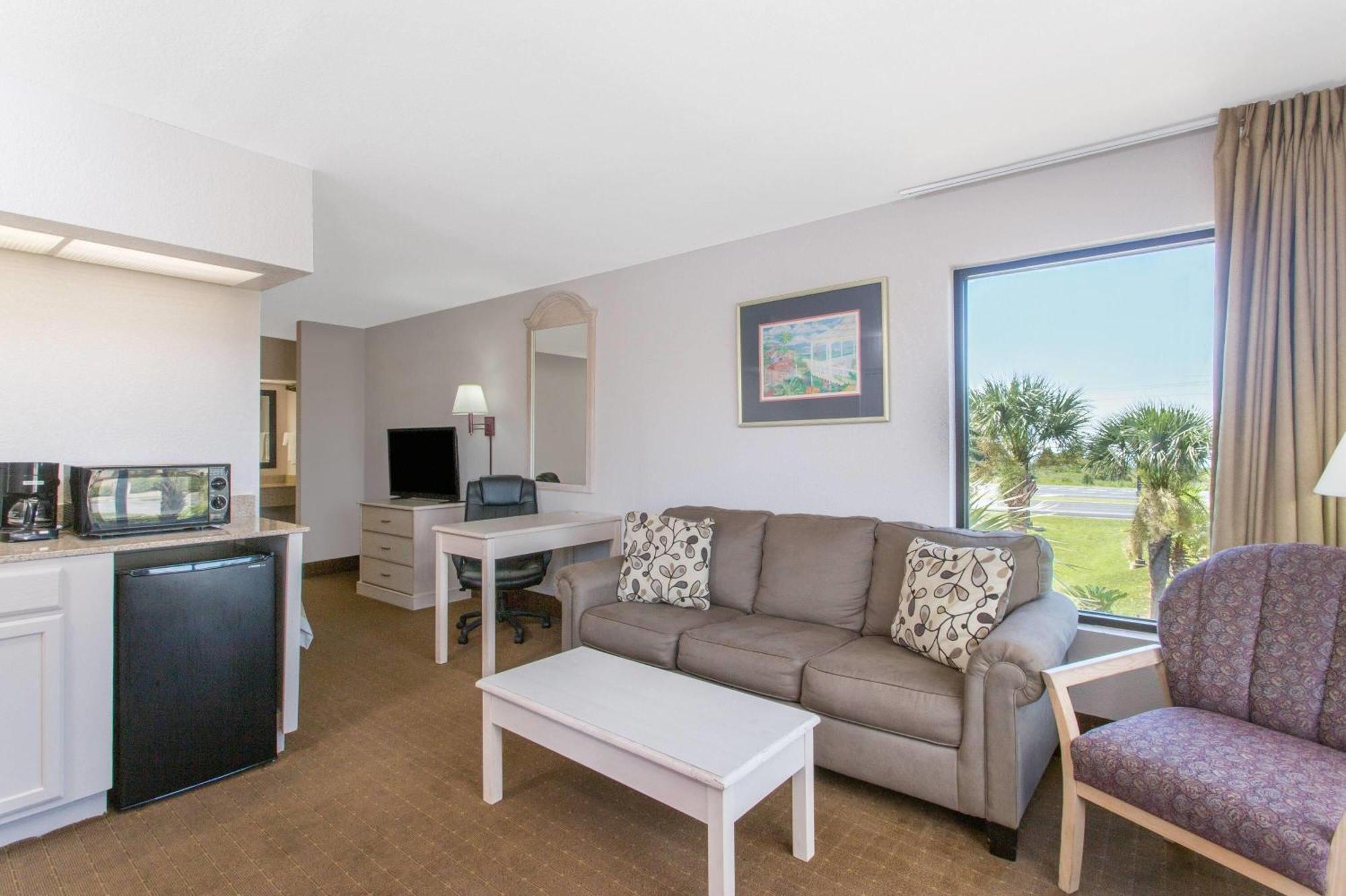 Days Inn & Suites By Wyndham Navarre - Near Beaches Hurlburt Esterno foto