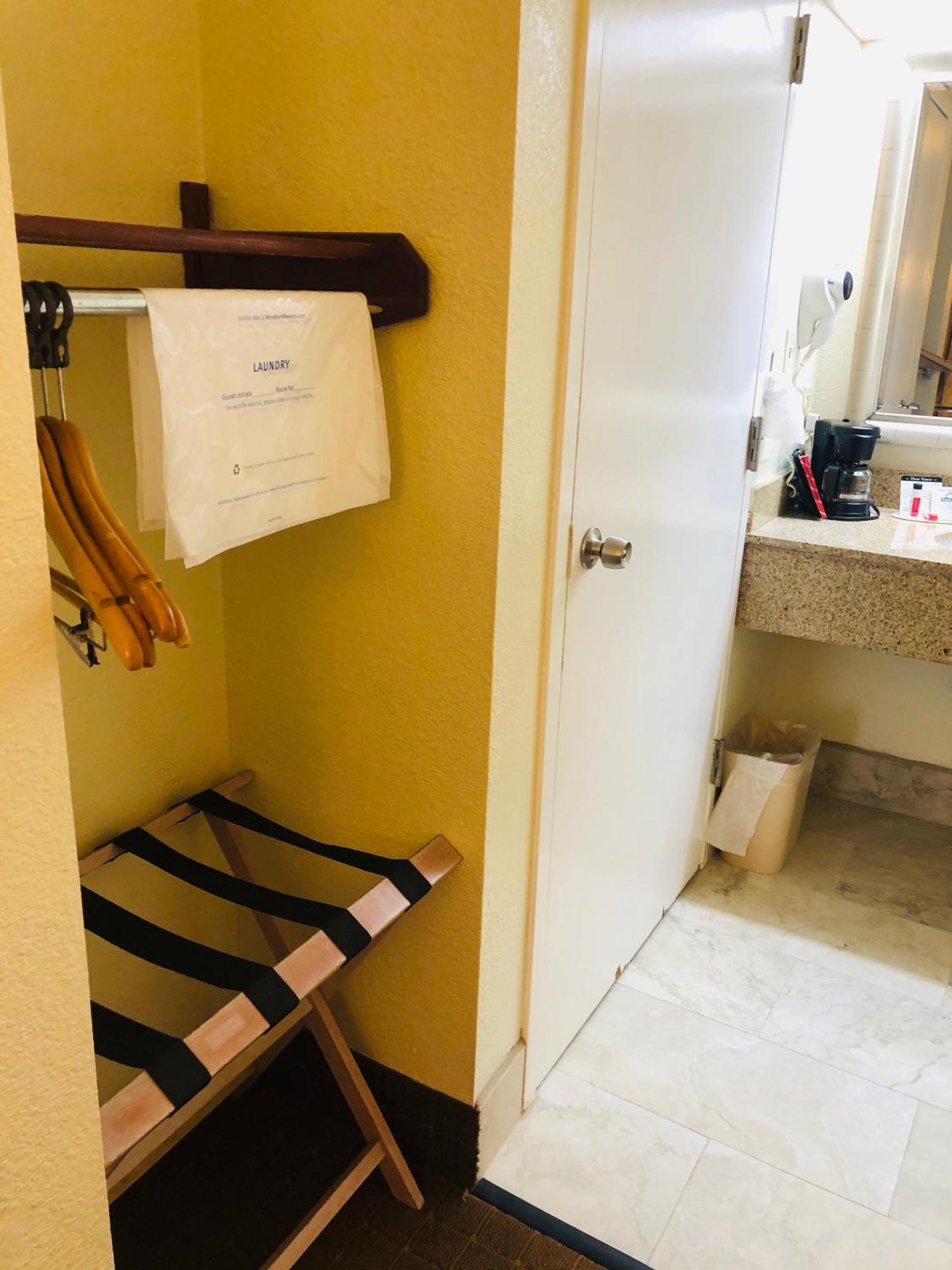 Days Inn & Suites By Wyndham Navarre - Near Beaches Hurlburt Esterno foto