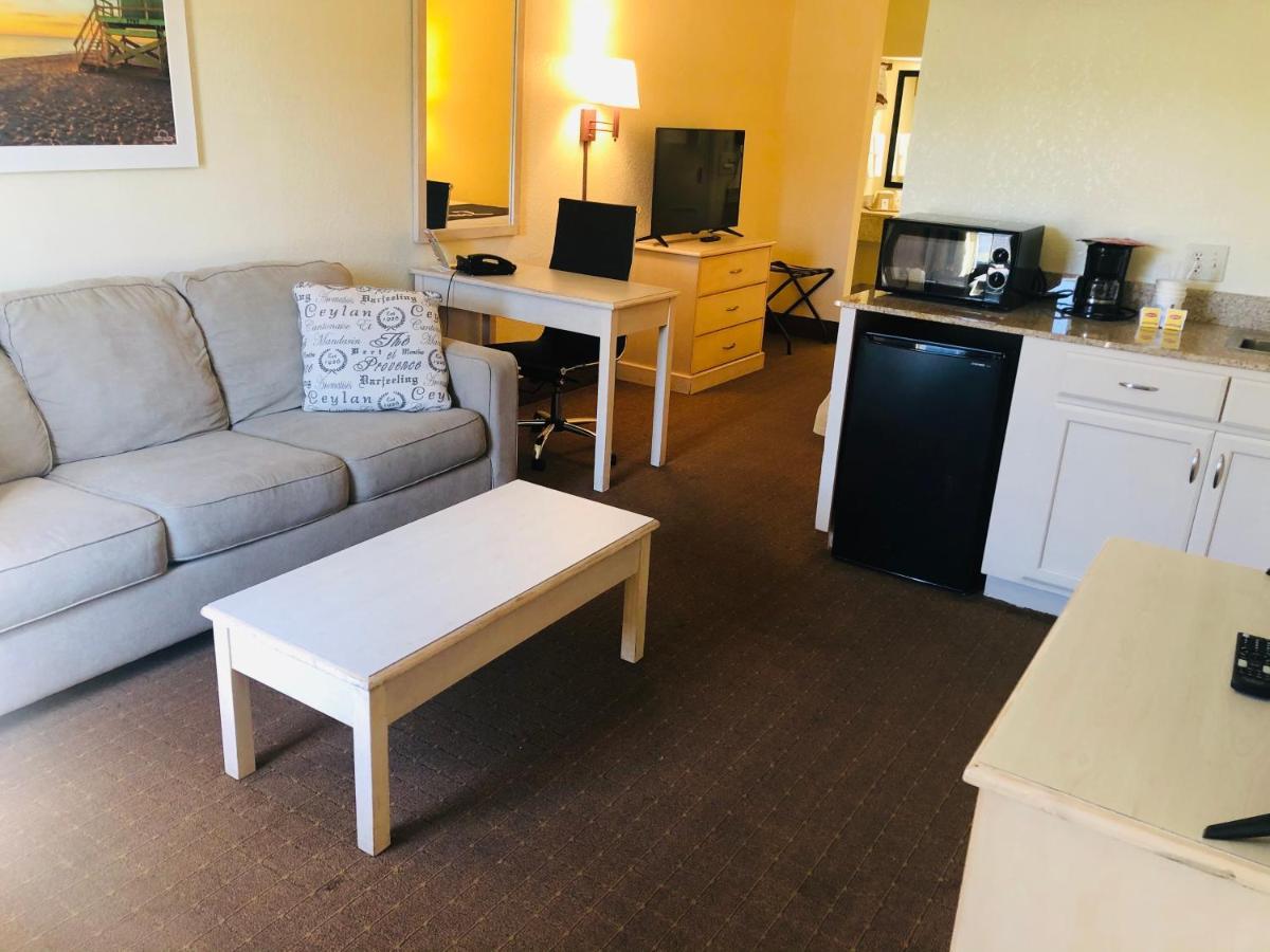 Days Inn & Suites By Wyndham Navarre - Near Beaches Hurlburt Esterno foto